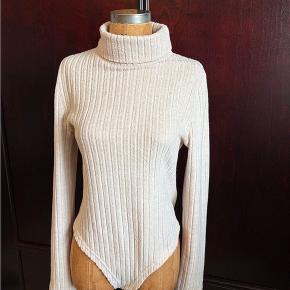 SHEIN Other - Soft woven Cream Ribbed Turtleneck body suit